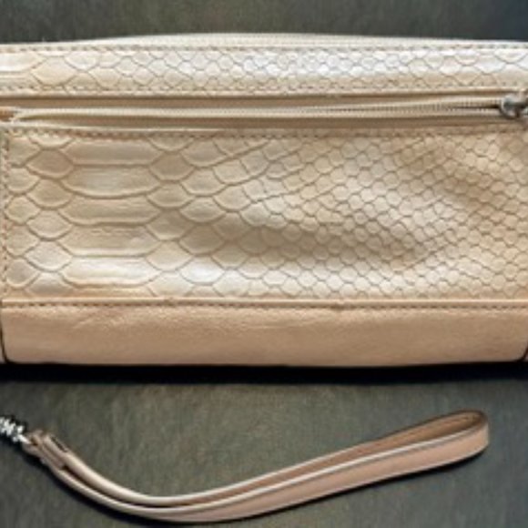 Guess Wallet - Picture 2 of 3